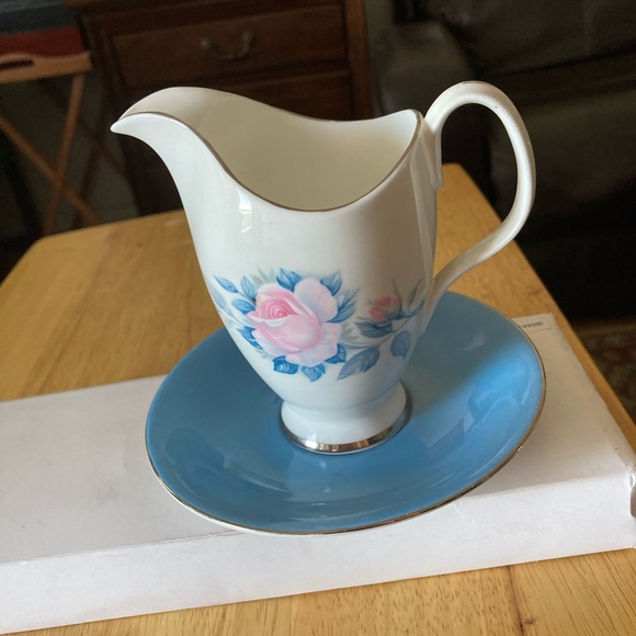 Royal Albert Sorrento milk cream jug and saucer - Picture 1 of 11